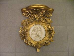 Väggkonsol, putti