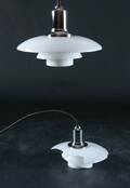 Poul Henningsen. To stk PH 21 pendel med skærme af hvidt opal glas, 2