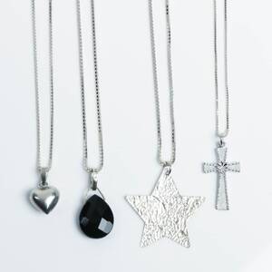 SILVERHALSBAND 4st med hängen