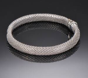 Armbånd af 18 kt hvidguld, ca. 18 g. 