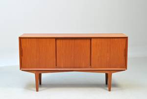 Dansk Møbelarkitekt. Lav skænk i teak. 1950erne