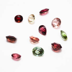 Turmaliner 11 st oinfattade 25,50 ct