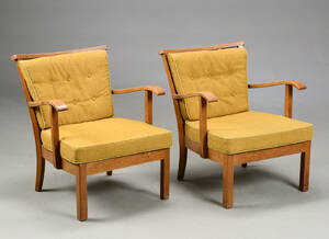 Fritz Hansen. To lænestole i egetræ. 2