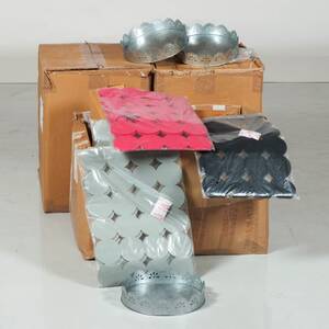 BRICKOR i zink, ca 45 st, bordslöpare ca 20 st