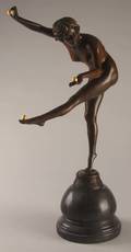 Bronzefigur af ung kvinde