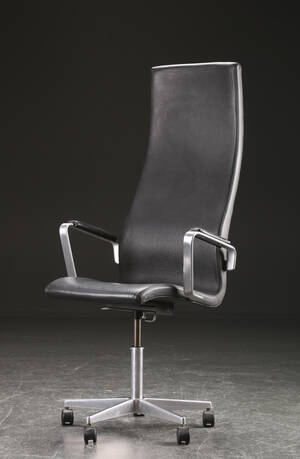 Arne Jacobsen. Oxford kontorstol med armlæn, sort læder