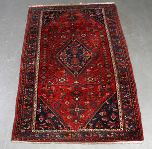 Orientalsk tæppe, uld på bomuld, 204 x 131 cm.