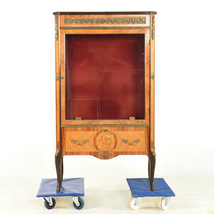 Vitrinskåp Louis XVI-stil