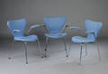 Arne Jacobsen 1902-1971. Sæt på tre armstole. 3