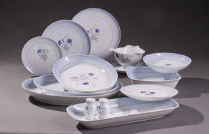 Demeter service af porcelæn. BG. Variable sort. 66