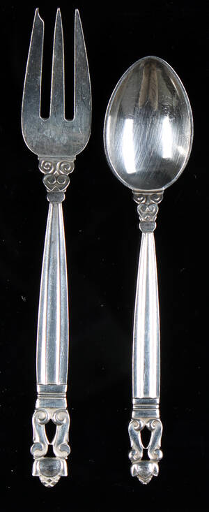 Johan Rohde for Georg Jensen. KongeAcornmønster. Teskeer og kagegafler 15
