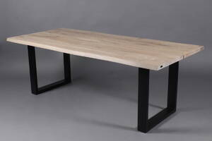 COUZ 157. Rustikt plankebord i massiv vildeg . Designet af COUZ DESIGN TEAM