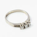 Ring 18 k vitguld diamanter