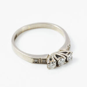 Ring 18 k vitguld diamanter