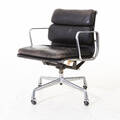 Charles  Ray Eames karmstol EA217