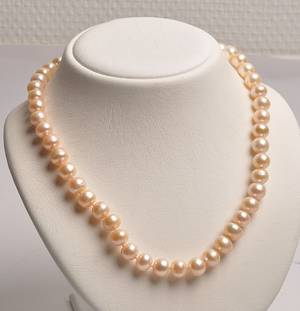 Collier med laksefarvede ferskvands kulturperler