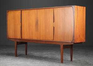 Skænk af teak, 1950erne, dansk møbelproducent