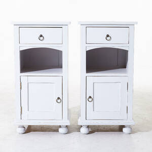 Sängbord vitmålade