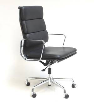 Charles Eames 1907-1978. Soft Pad højrygget kontorstol, Model EA-219