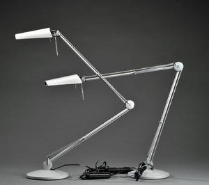 Luxo. Par Air 800 bordlamper inkl. bordfod i aluminiumsgrå. 21