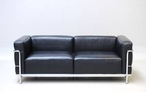 Le Corbusier 1887-1965. LC3 Fritstående sofa