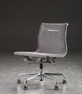 Charles Eames. Kontorstol model EA 108, sort mesh 