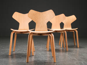 Arne Jacobsen. Fire Grand Prix stole, model 4130 4