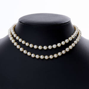 Collier med odlade pärlor