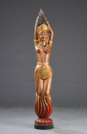 Orientalsk figur af træ i form af kvinde