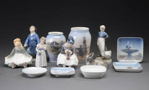 Royal Copenhagen, Bing  Grøndahl. Samling figurer, vaser og skåle 13
