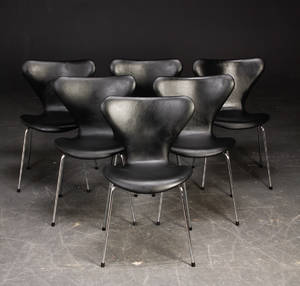 Arne Jacobsen. Sæt på seks 7er stole 6