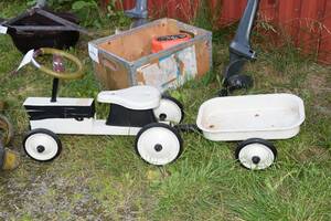 Leksakstraktor med vagn, L totalt 90 cm