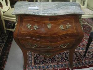 Byrå, Rokokostil stenskiva