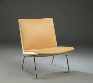 Hans J. Wegner, lufthavnsstol betrukket med læder, model AP40. 