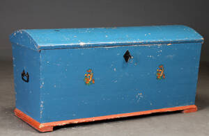 Kiste af bemalet træ, 1800-tallet med senere dele