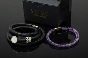 Kranz Ziegler Story, 2 armbånd med charms