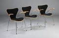 Arne Jacobsen 1902-1971. Tre amstole model 3207. 3