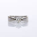 Ring med briljantslipad diamant