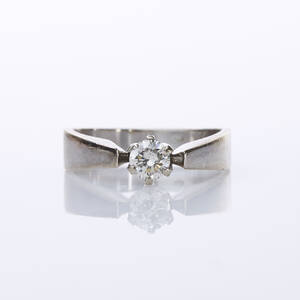 Ring med briljantslipad diamant