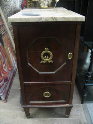 Pottskåp, 1 par sengustaviansk stil mahogny stenskiva