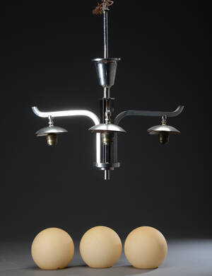 Art deco lysekrone af sort og fokromet metal. 1930´erne Denne vare er sat til omsalg under nyt varenummer 4369835