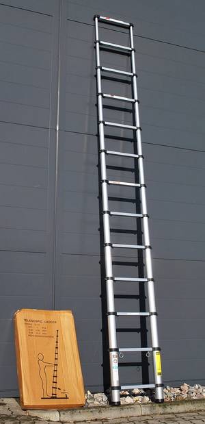 Teleskopstige i aluminium. 77-380 cm.