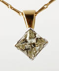 Princess-cut solitare vedhæng, på ca. 0.87 ct