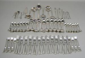 WMF Speisebesteck für 12 Personen mit Vorlegern, versilbert,  Modell Chippendale 96