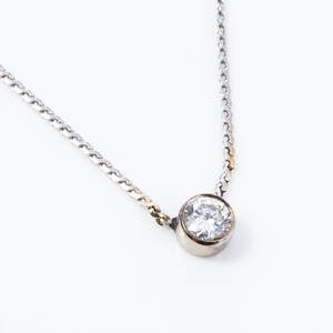 Halskedja 18 k vitguld diamant