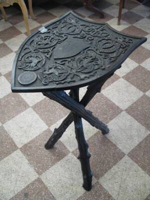 Lampbord, sköld