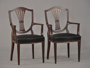 Par stole af mahogni i Hepplewhiteform betrukket med hestehår, 1900-tallet 2