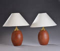 Et par bordlamper af keramik. 2