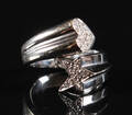 Cross over hviguldsring med brillanter, ca. 0.30 ct.