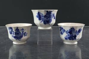ROYAL COPENHAGEN, Blå blomst, krukor, 3 st